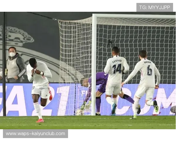 维尼修斯弧线球轰入远角震撼全场